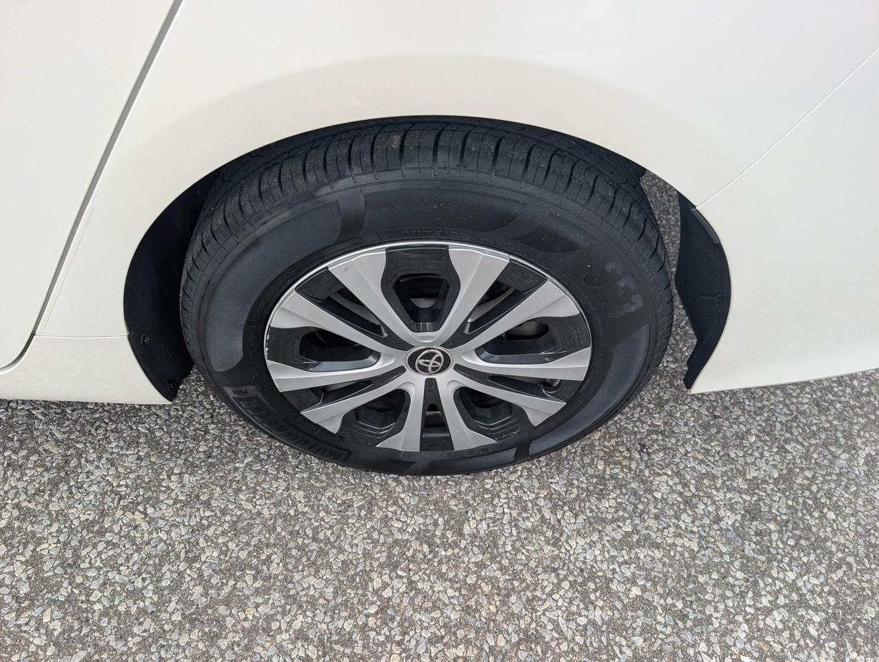 2020 Toyota Prius Prime Upgrade 5dr Hatchback Photo