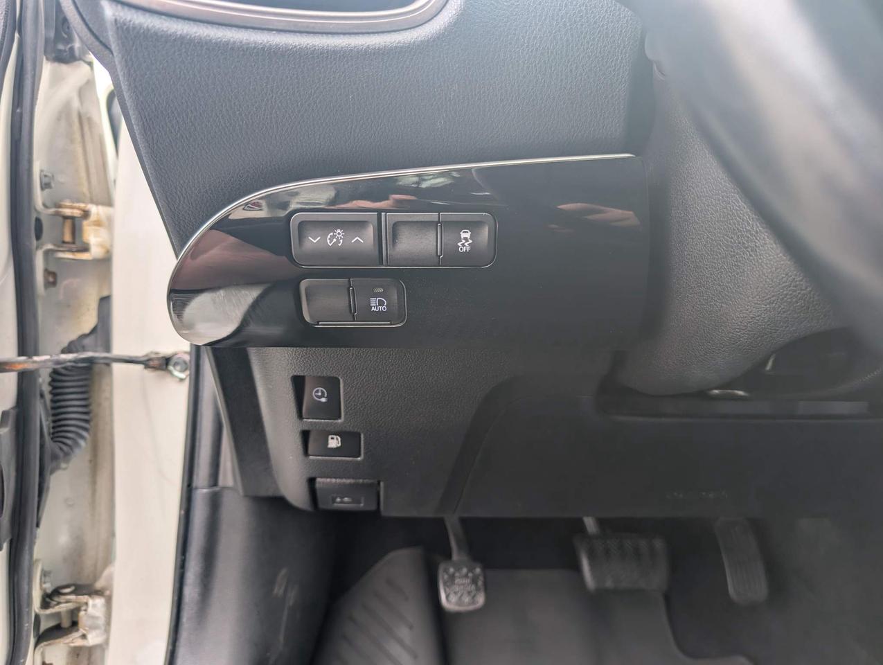 2020 Toyota Prius Prime Upgrade 5dr Hatchback Photo