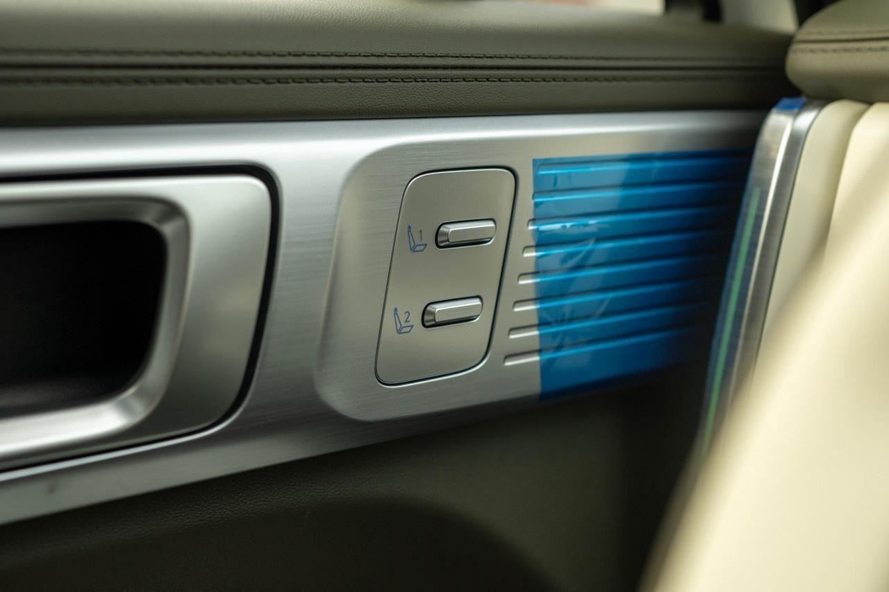 2026 Hyundai Santa Fe Hybrid Ultimate Calligraphy AWD Photo