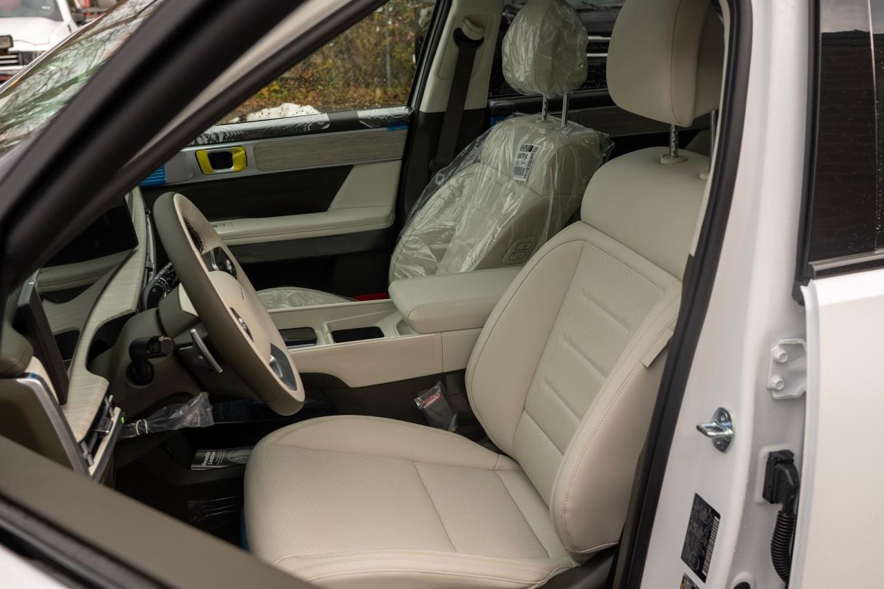 2026 Hyundai Santa Fe Hybrid Ultimate Calligraphy AWD Photo