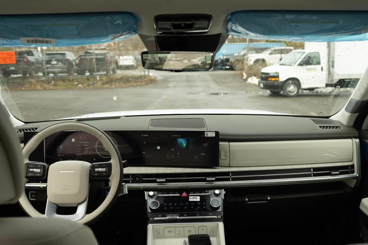2026 Hyundai Santa Fe Hybrid Ultimate Calligraphy AWD Photo