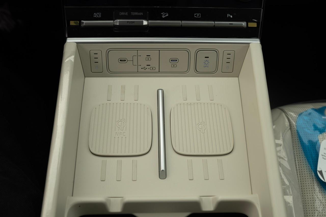 2026 Hyundai Santa Fe Hybrid Ultimate Calligraphy AWD Photo