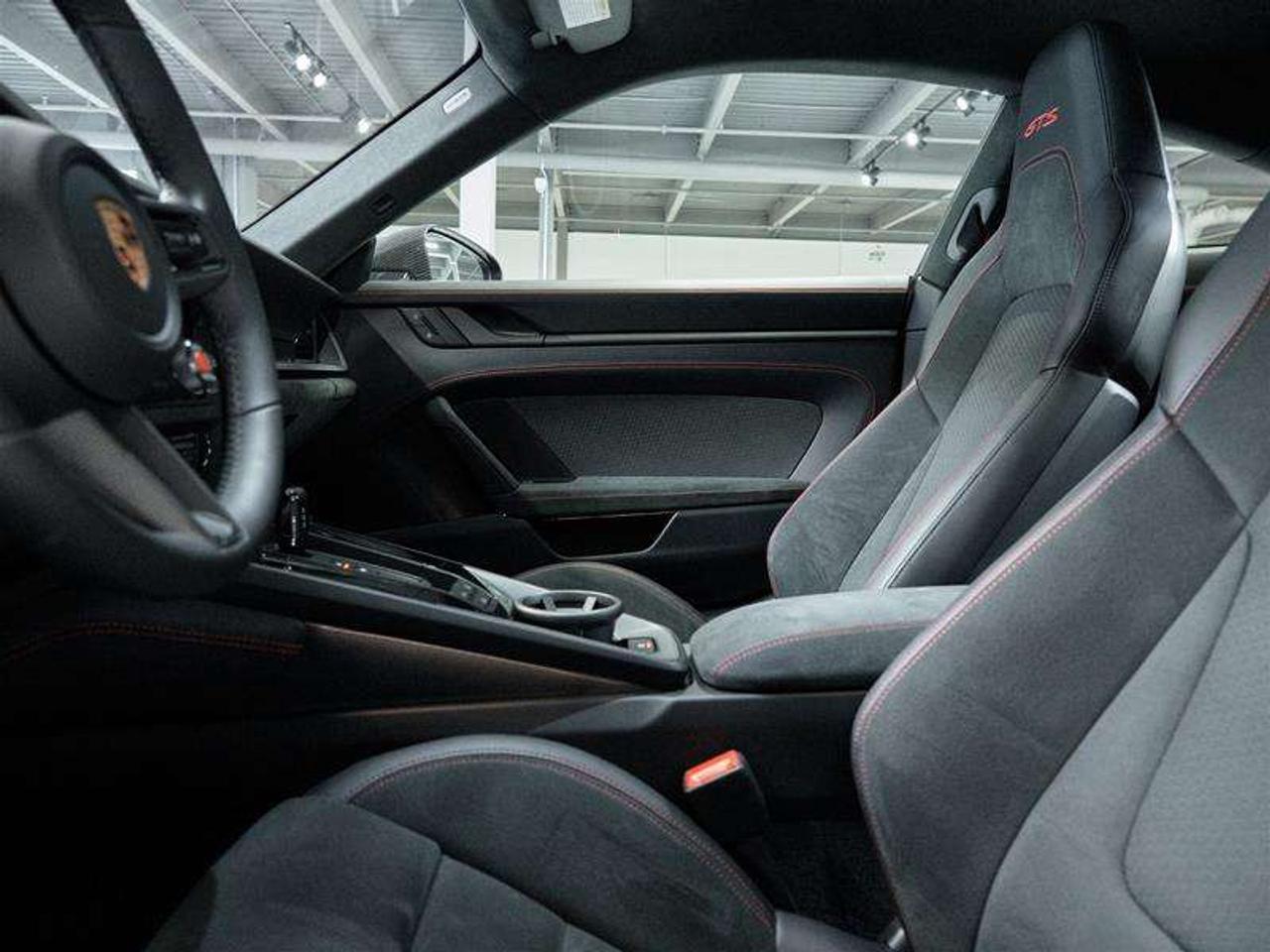 2025 Porsche 911 Carrera 4 GTS Coupe Photo