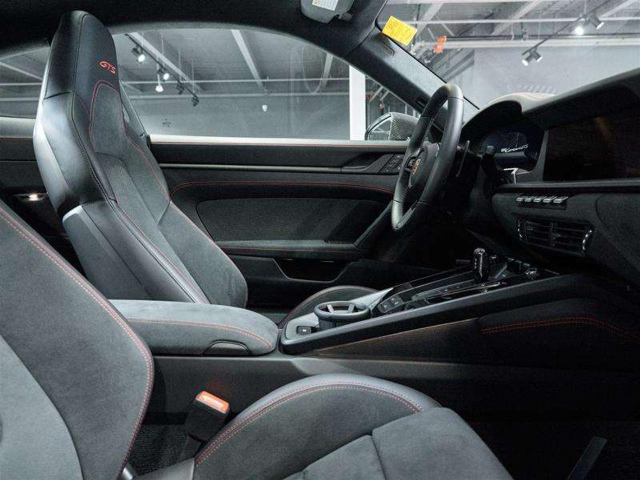 2025 Porsche 911 Carrera 4 GTS Coupe Photo
