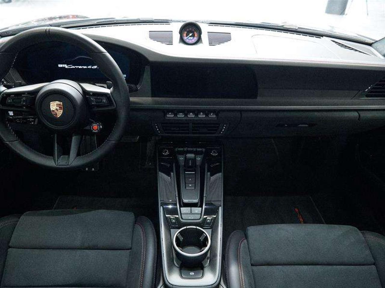 2025 Porsche 911 Carrera 4 GTS Coupe Photo