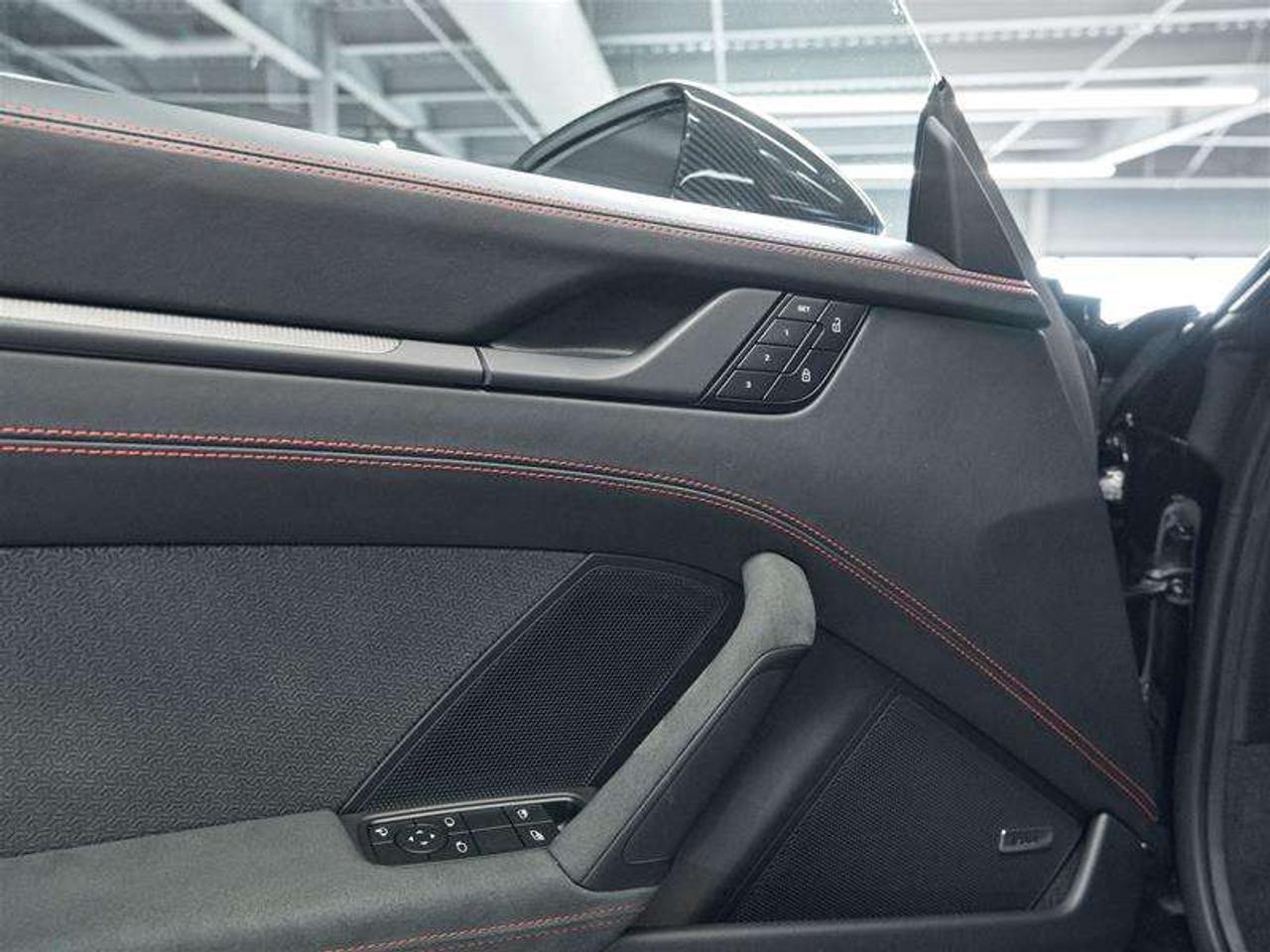 2025 Porsche 911 Carrera 4 GTS Coupe Photo