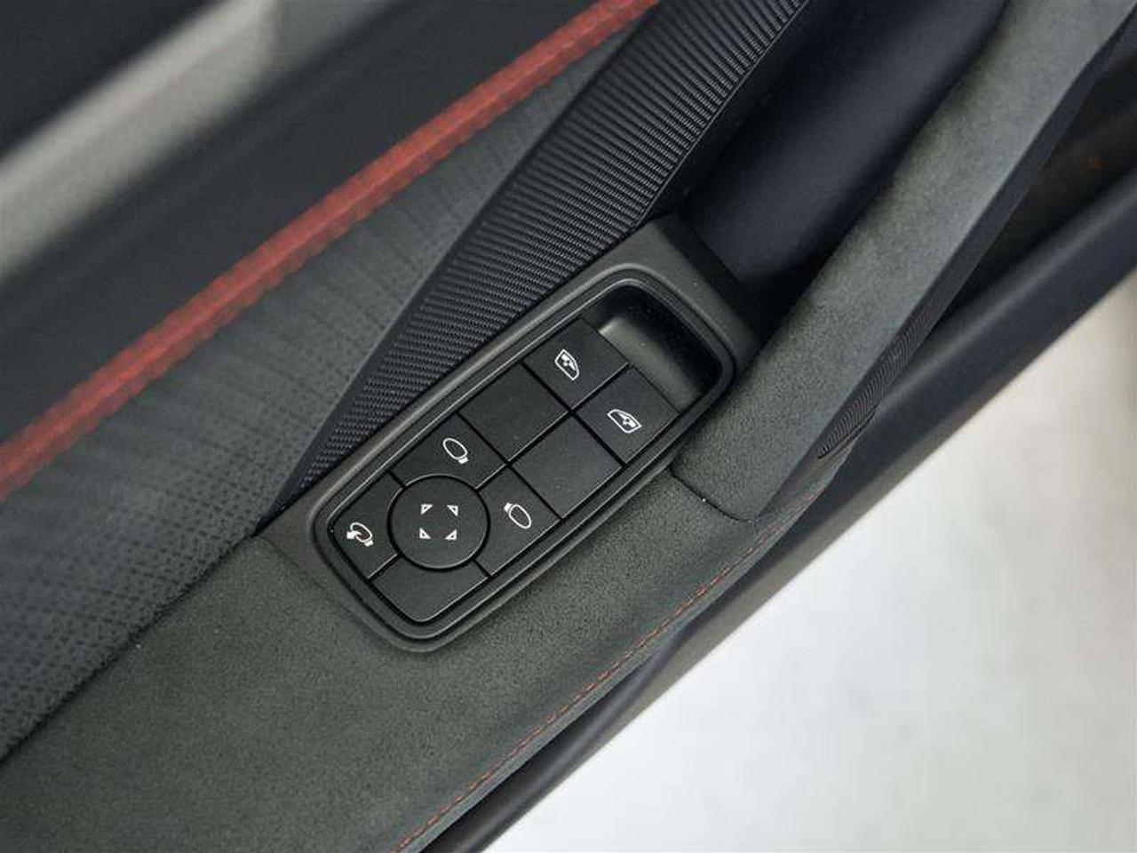 2025 Porsche 911 Carrera 4 GTS Coupe Photo