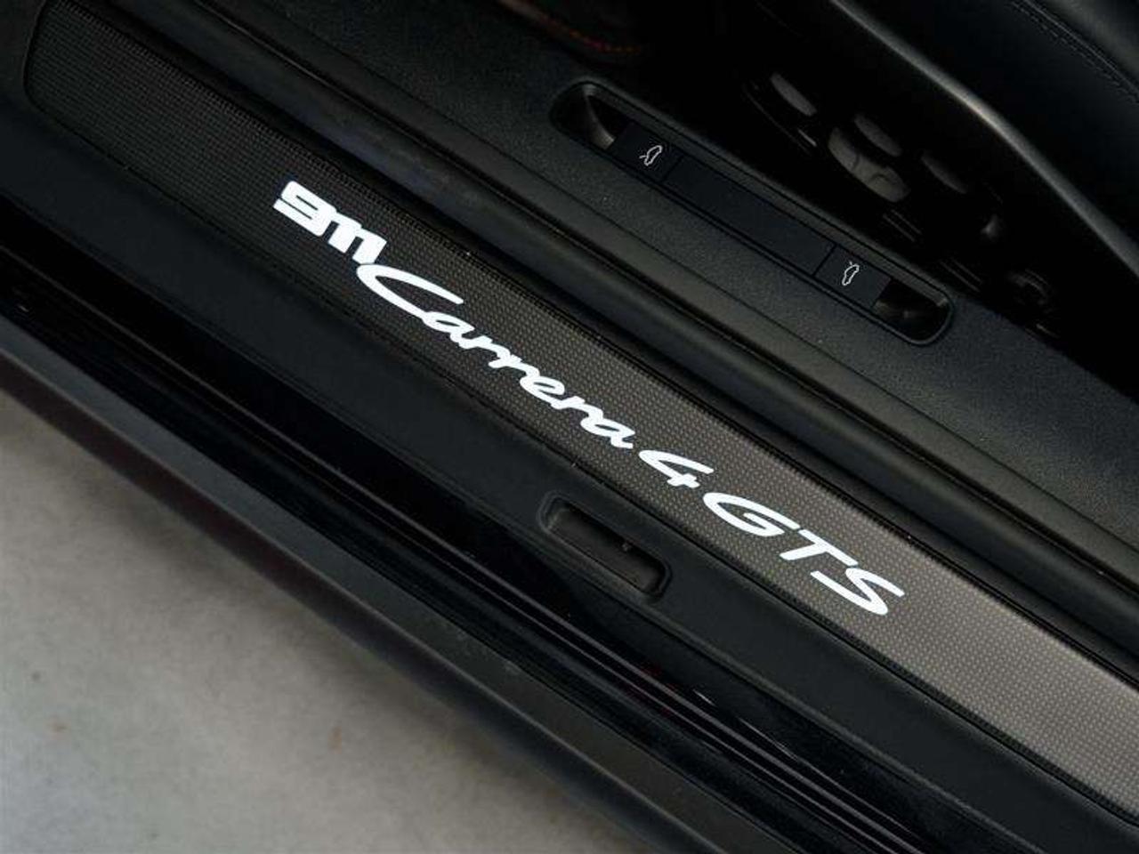 2025 Porsche 911 Carrera 4 GTS Coupe Photo