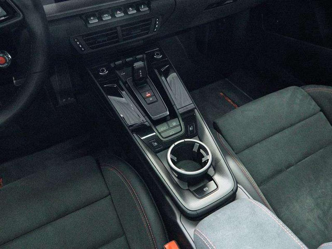 2025 Porsche 911 Carrera 4 GTS Coupe Photo