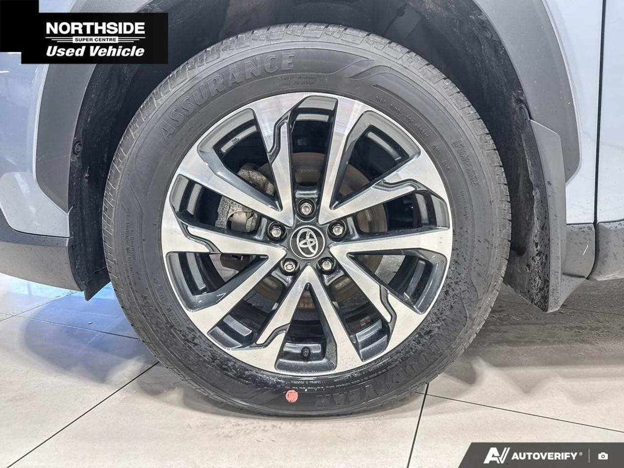 2024 Toyota Corolla Cross LE AWD Photo
