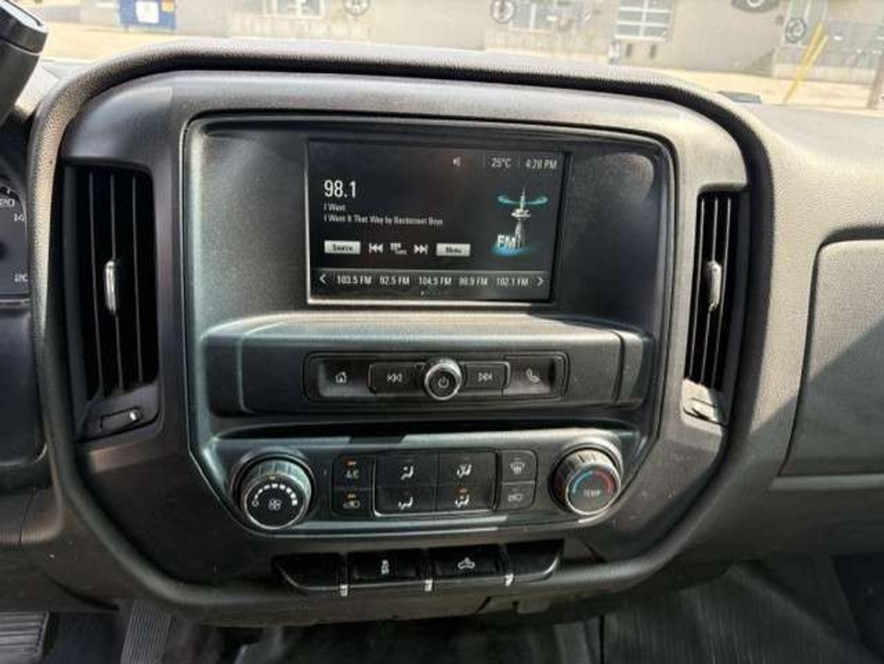 2018 Chevrolet 1500 **REG CAB LONG BOX-1 OWNER-CAMERA-CUSTOM RACKS** Photo