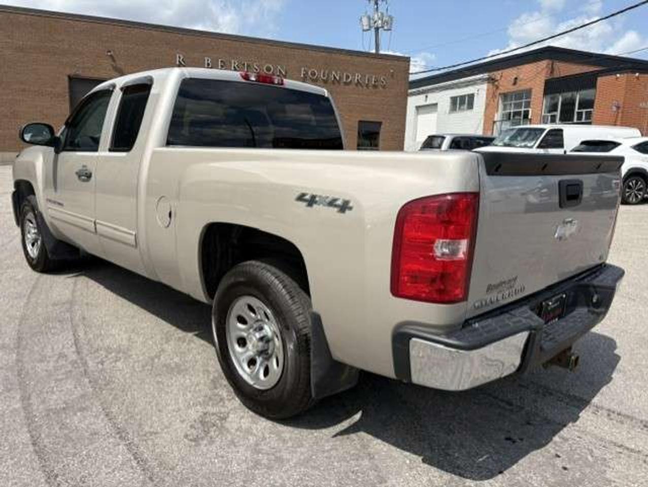 2009 Chevrolet 1500 LS 4WD Ext Cab ONLY 65,000KM-1 OWNER-CERTIFIED! Photo