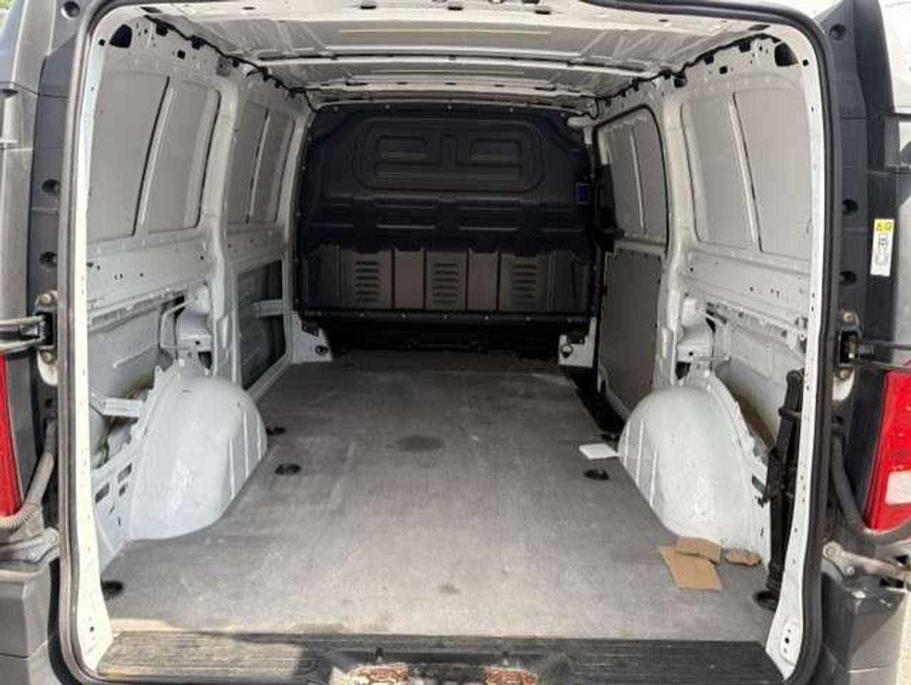 2018 Mercedes-Benz Metris Cargo Van 128 WB **RACKS-DIVIDER-NO WINDOWS-CERTIFIED** Photo