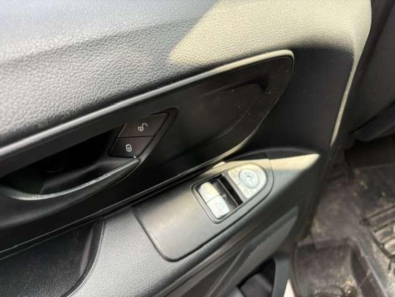 2018 Mercedes-Benz Metris Cargo Van 128 WB **RACKS-DIVIDER-NO WINDOWS-CERTIFIED** Photo