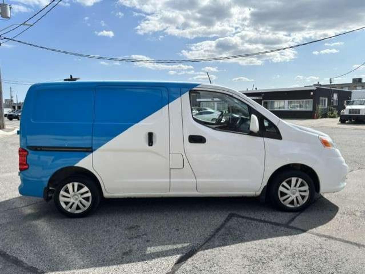 2017 Nissan NV200 SV **1 OWNER-SHELVES-DIVIDER-NO ACCIDENTS** Photo
