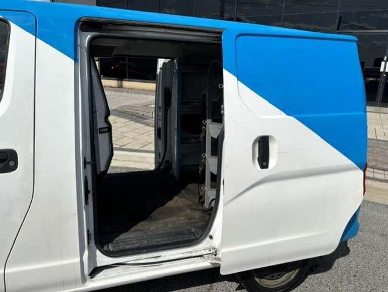 2017 Nissan NV200 SV **1 OWNER-SHELVES-DIVIDER-NO ACCIDENTS** Photo