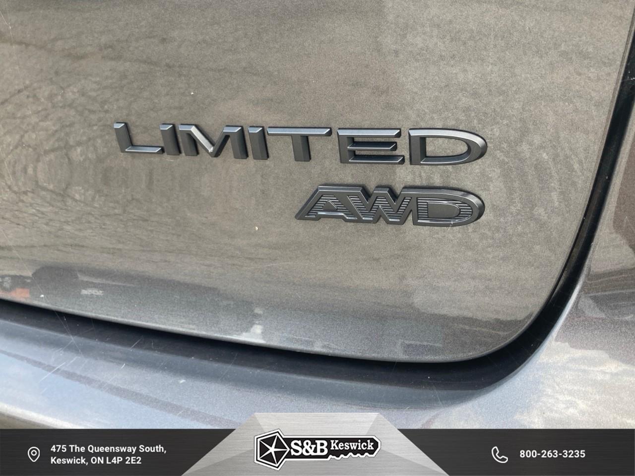 2022 Chrysler Pacifica Limited All-Wheel Drive Passenger Van Photo4