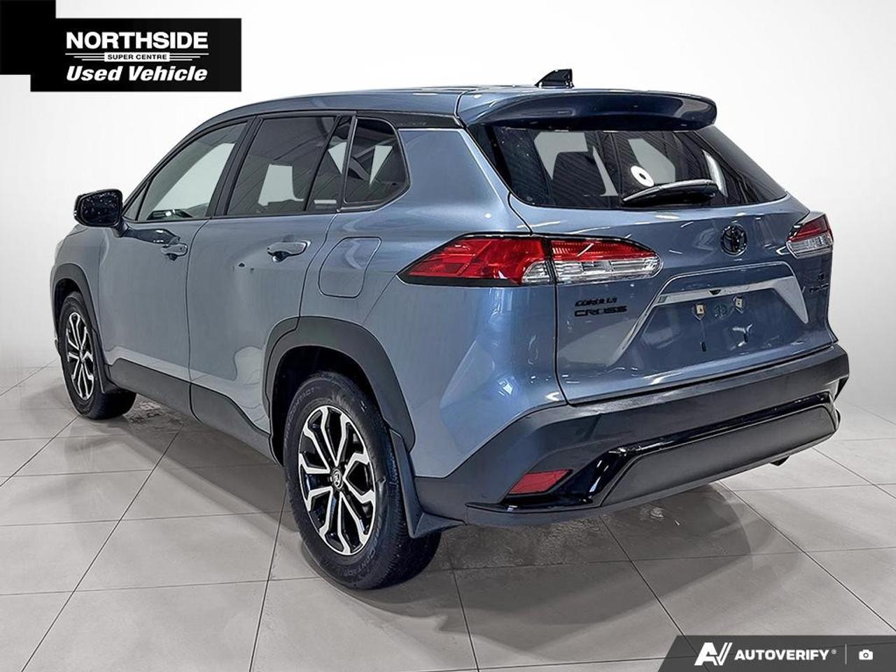 2025 Toyota Corolla Cross HYBRID SE AWD Photo4