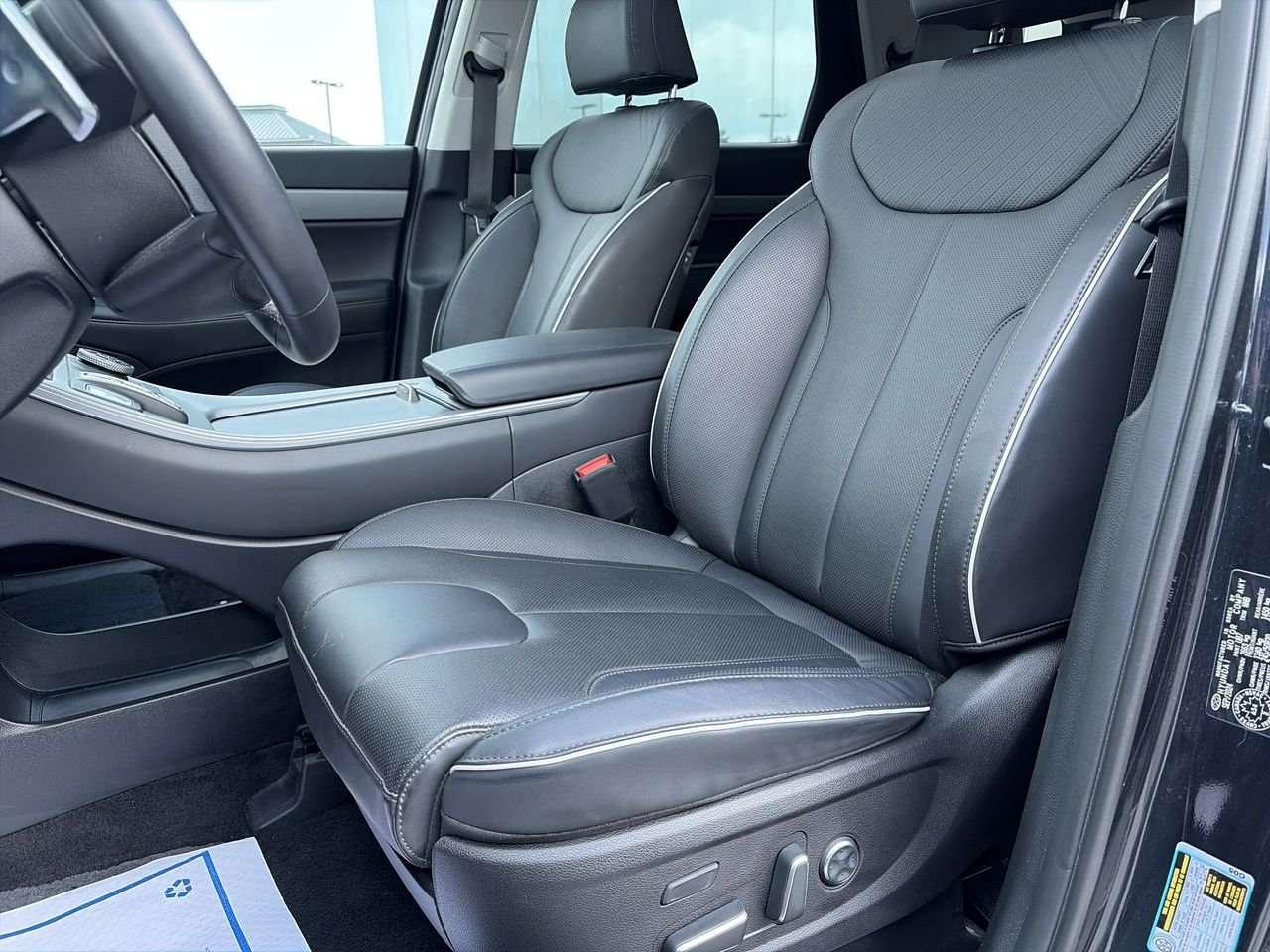 2025 Hyundai PALISADE Urban NO ACCIDENTS   7 PASSENGER  LOW MILEAGE Photo
