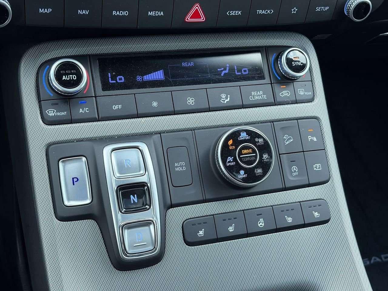 2025 Hyundai PALISADE Urban NO ACCIDENTS   7 PASSENGER  LOW MILEAGE Photo