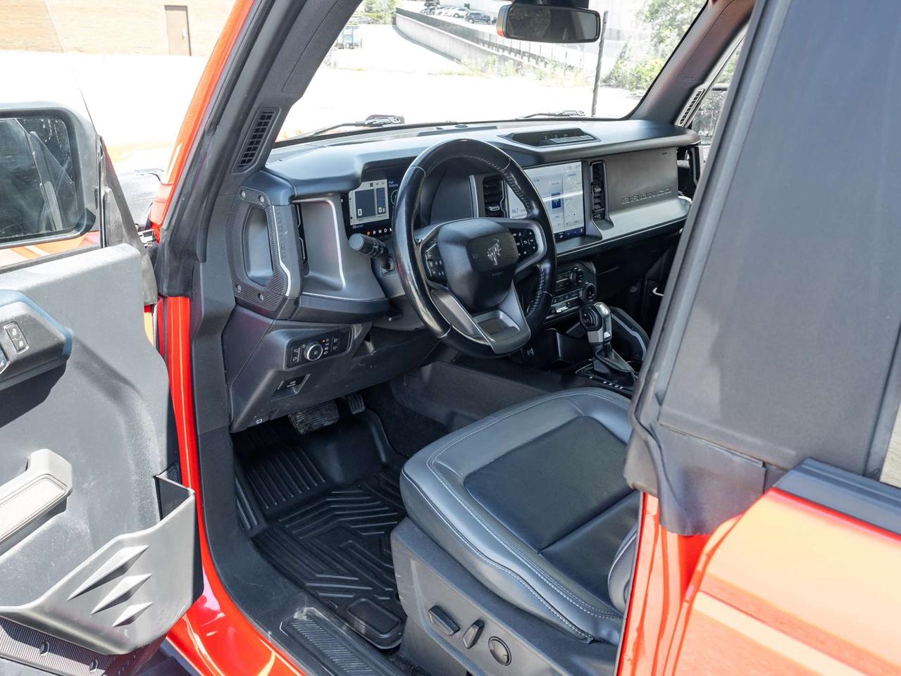 2022 Ford Bronco Outer Banks -Leather-12in Navi-360 Cam-Heated Seats/Wheel-Soft Top Photo