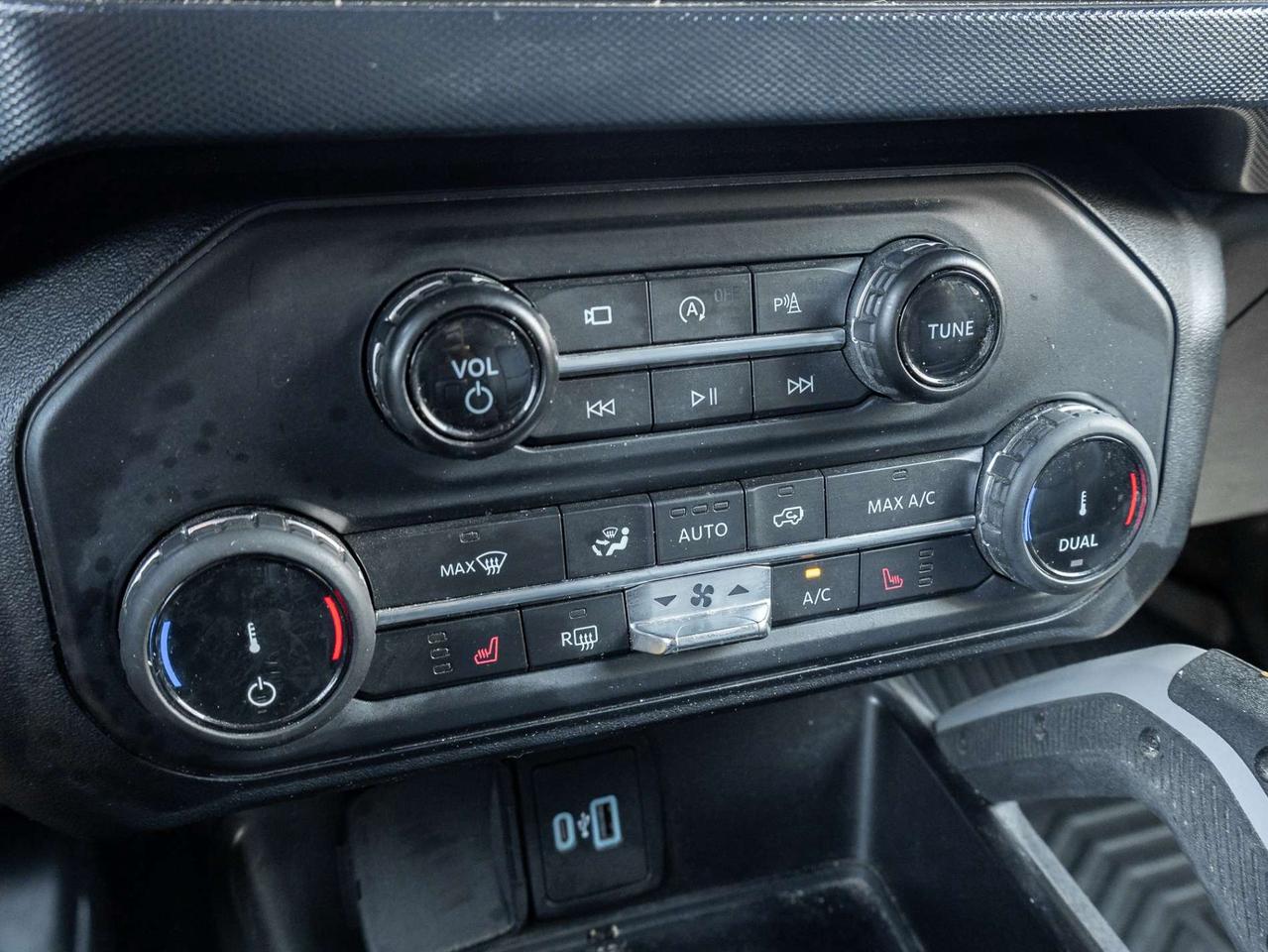 2022 Ford Bronco Outer Banks -Leather-12in Navi-360 Cam-Heated Seats/Wheel-Soft Top Photo
