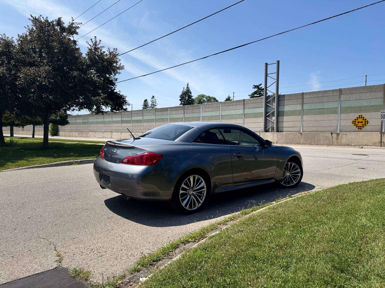 2014 Infiniti Q60 Sport   CONVERTIBLE   LOW KMS Photo