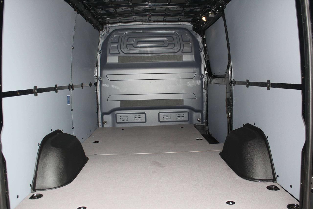2020 Mercedes-Benz Sprinter 144" - LOW ROOF - 3.0L DIESEL - 3 SEATER - TOW PKG Photo