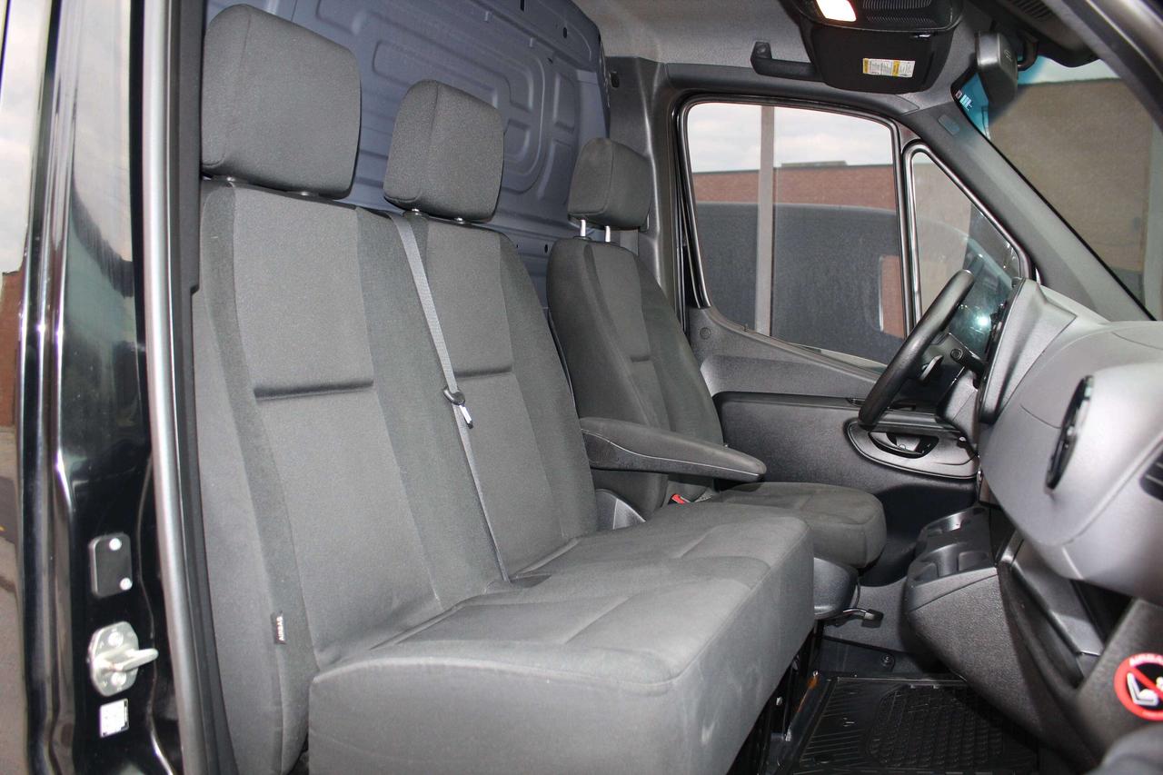 2020 Mercedes-Benz Sprinter 144" - LOW ROOF - 3.0L DIESEL - 3 SEATER - TOW PKG Photo