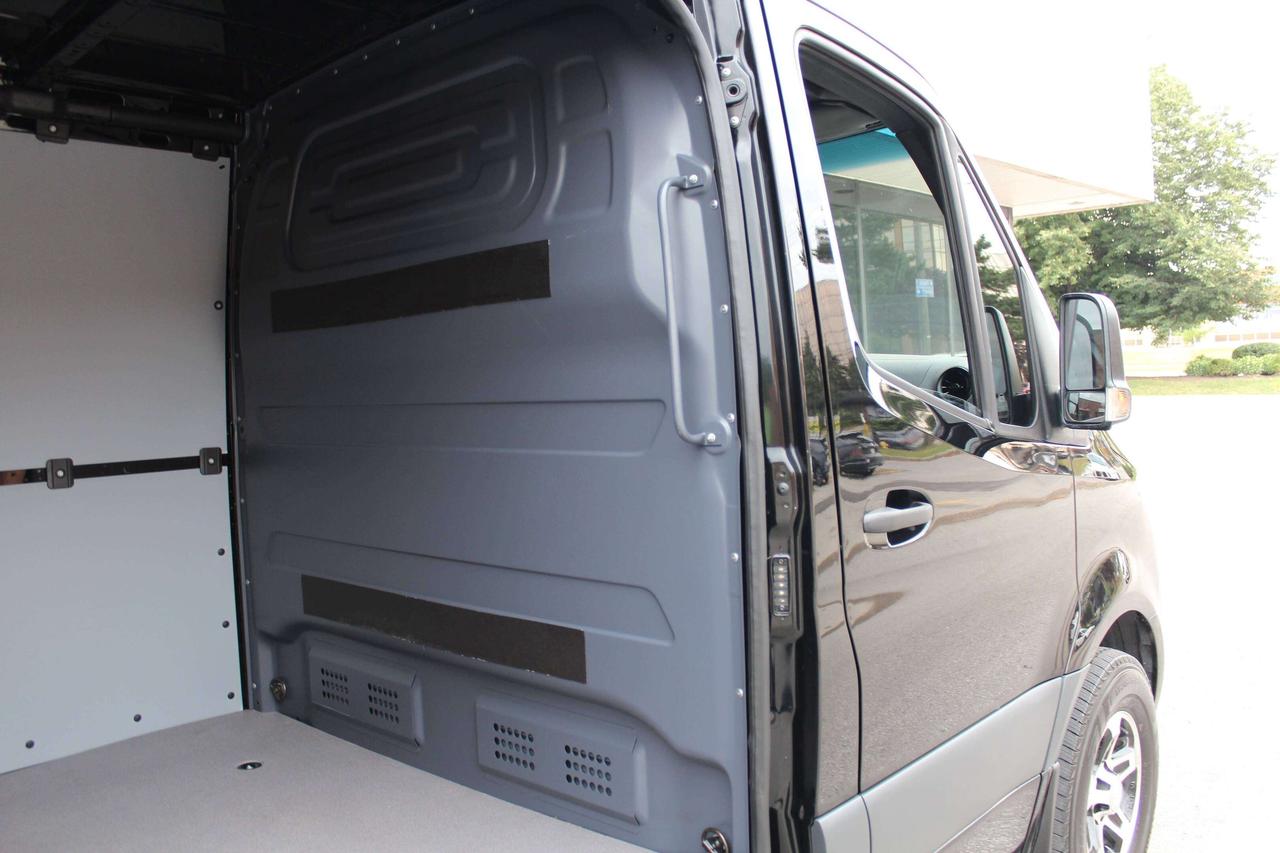 2020 Mercedes-Benz Sprinter 144" - LOW ROOF - 3.0L DIESEL - 3 SEATER - TOW PKG Photo