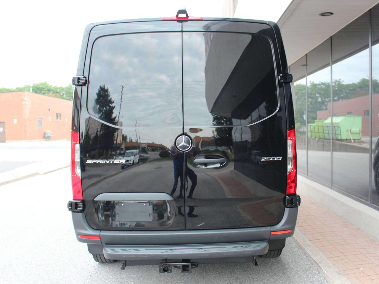 2020 Mercedes-Benz Sprinter 144" - LOW ROOF - 3.0L DIESEL - 3 SEATER - TOW PKG Photo