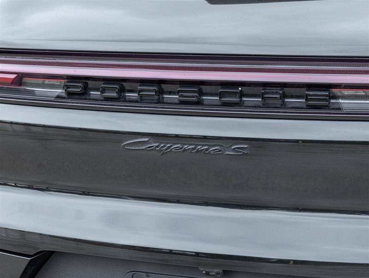 2024 Porsche Cayenne S E-Hybrid AWD Premium Pkg Plus 21 RS Spyder Desig Photo