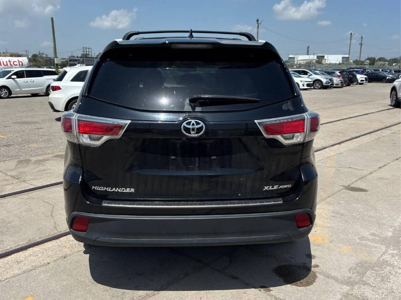 2016 Toyota Highlander XLE AWD V6 - LTHR! NAV! BACK-UP CAM! SUNROOF! 8 PA Photo