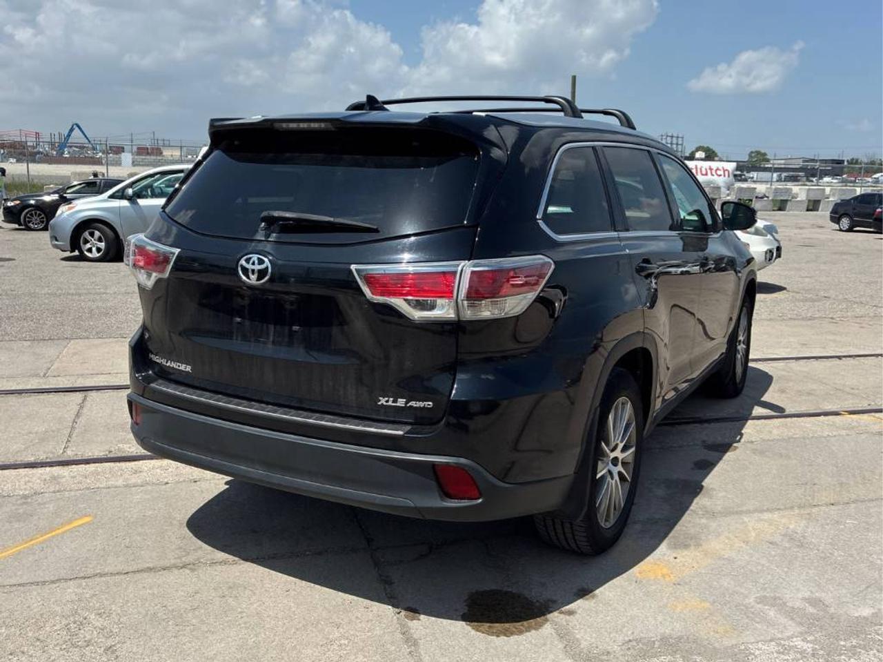 2016 Toyota Highlander XLE AWD V6 - LTHR! NAV! BACK-UP CAM! SUNROOF! 8 PA Photo