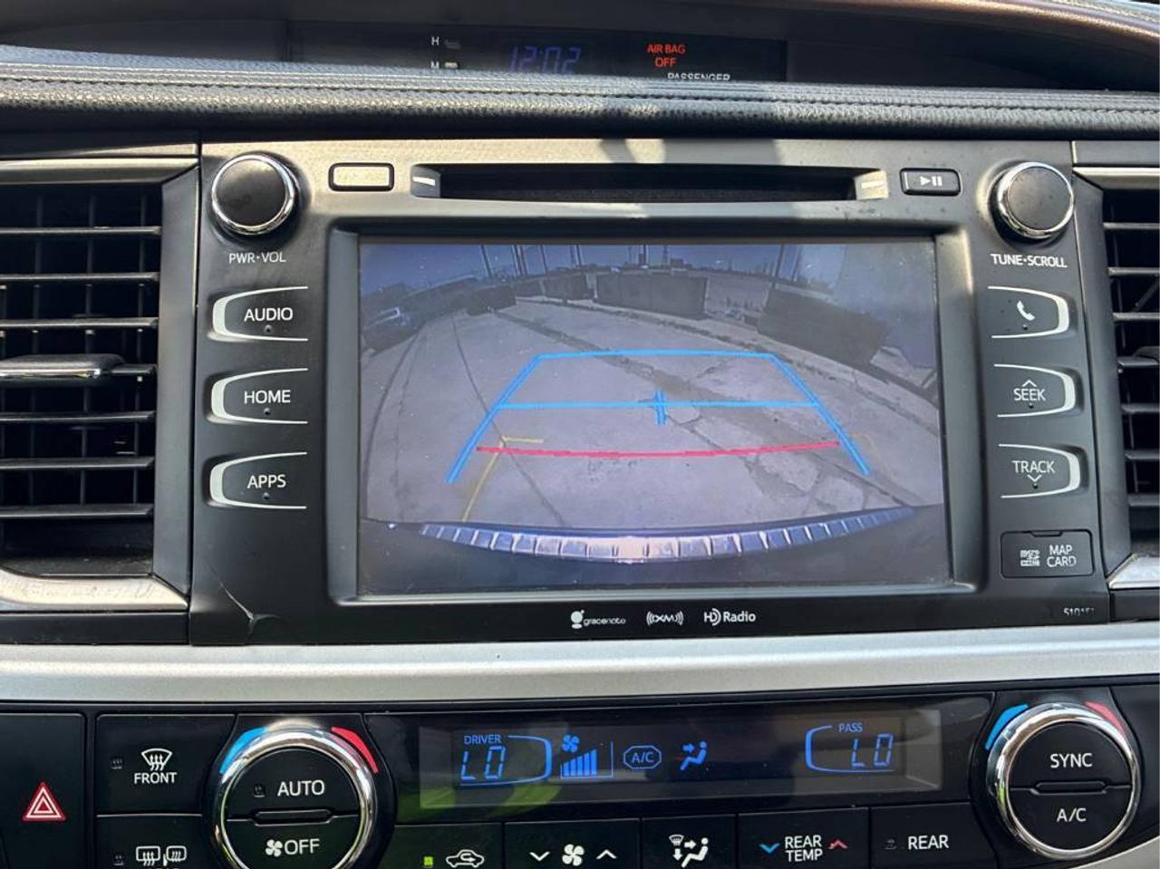 2016 Toyota Highlander XLE AWD V6 - LTHR! NAV! BACK-UP CAM! SUNROOF! 8 PA Photo