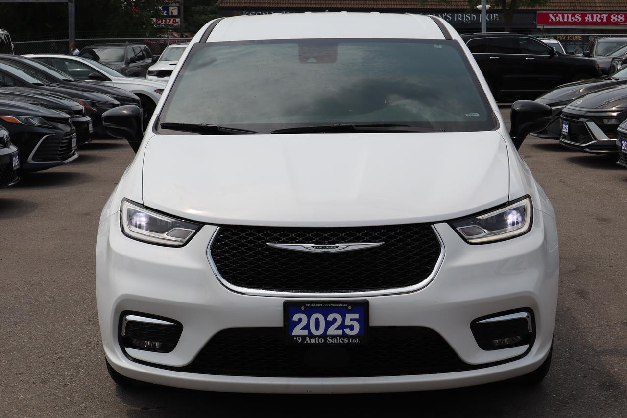 2025 Chrysler Pacifica Select FWD Photo