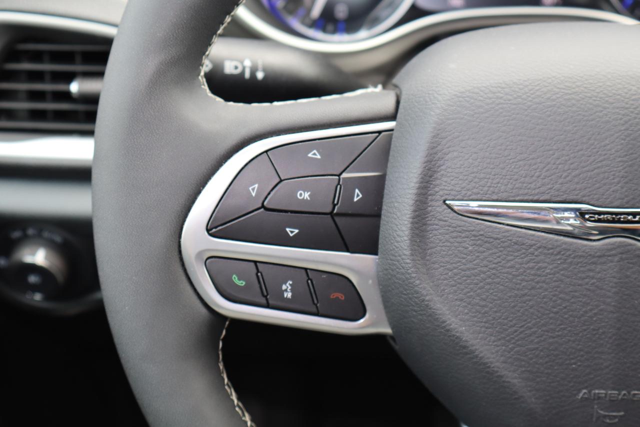 2025 Chrysler Pacifica Select FWD Photo