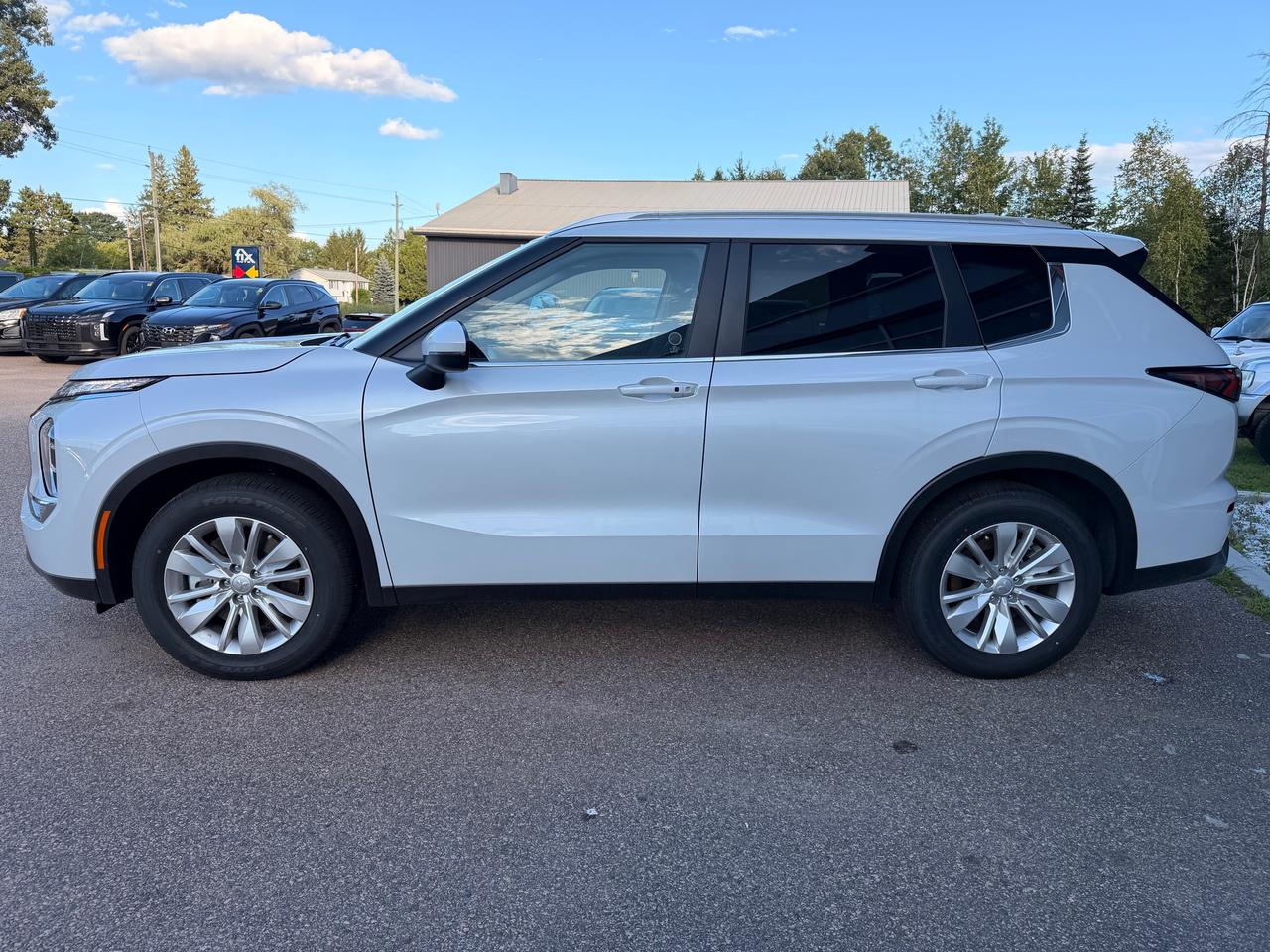2026 Mitsubishi Outlander SE 4DR S-AWC Photo