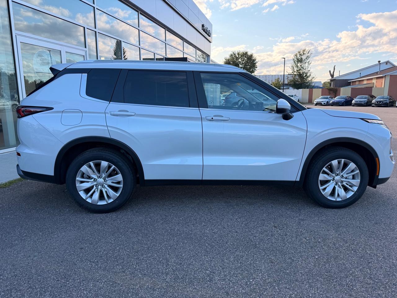 2026 Mitsubishi Outlander SE 4DR S-AWC Photo