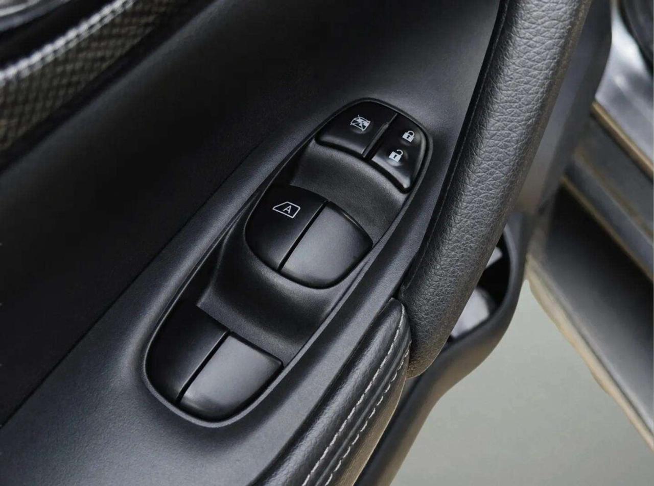 2015 Nissan Rogue SL AWD Photo