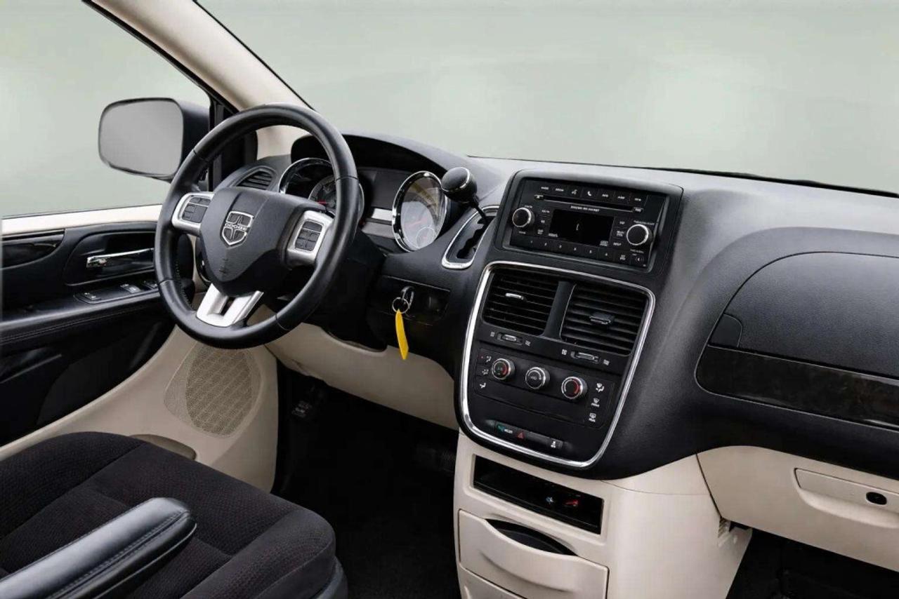 2015 Dodge Grand Caravan SXT Photo