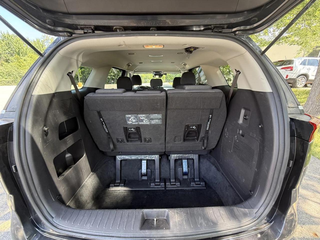 2023 Kia Carnival LX FWD Photo