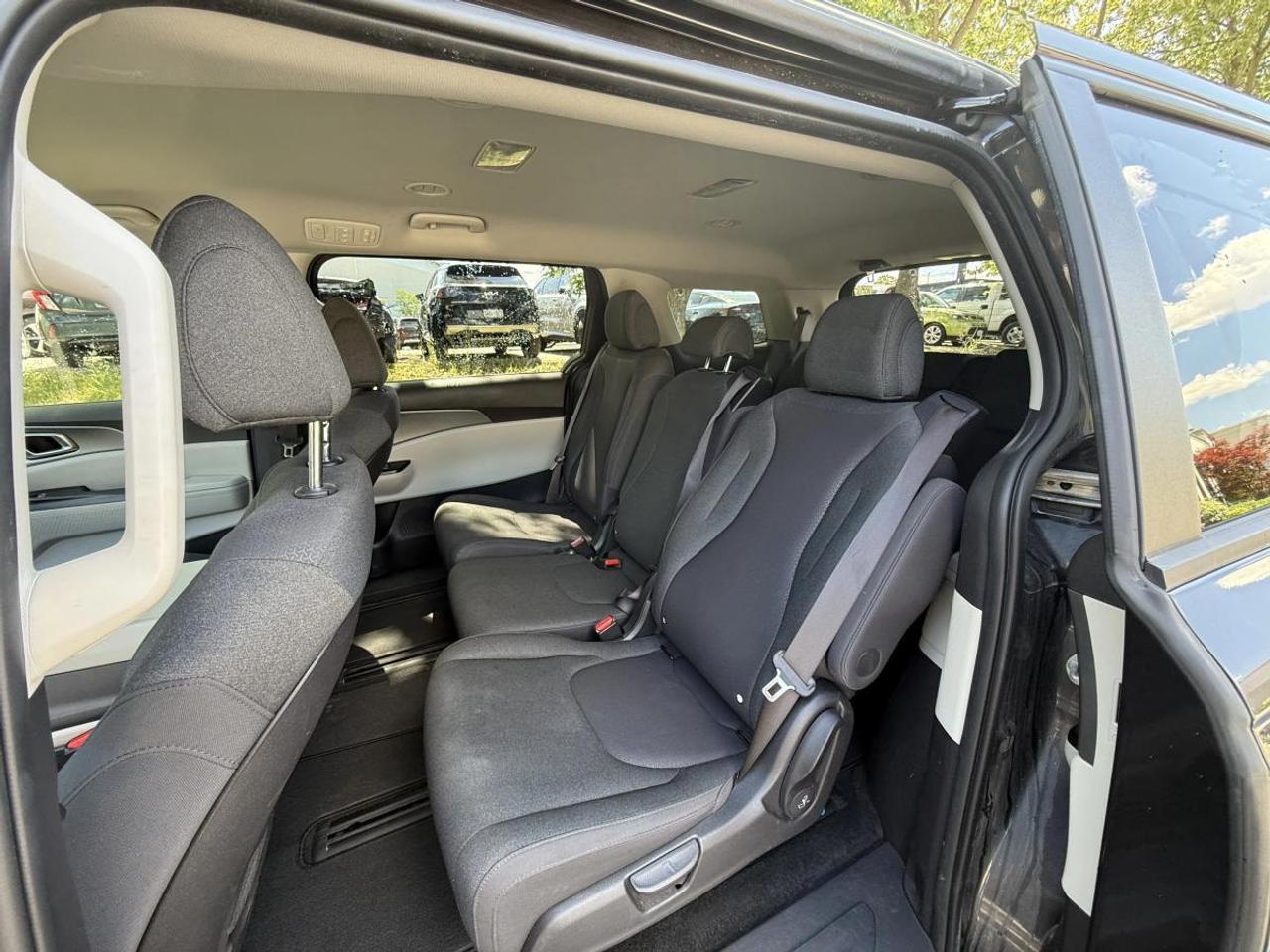 2023 Kia Carnival LX FWD Photo