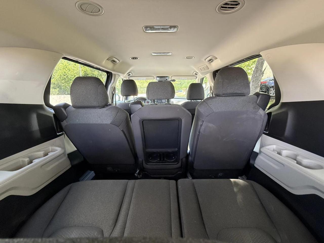 2023 Kia Carnival LX FWD Photo