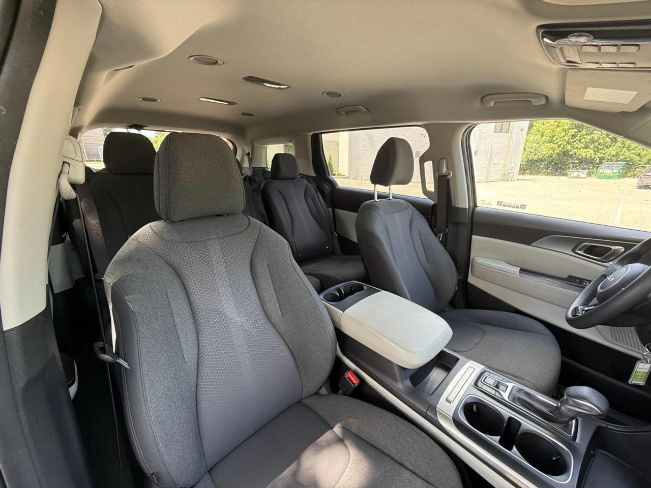 2023 Kia Carnival LX FWD Photo