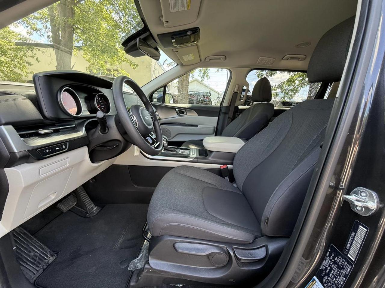 2023 Kia Carnival LX FWD Photo