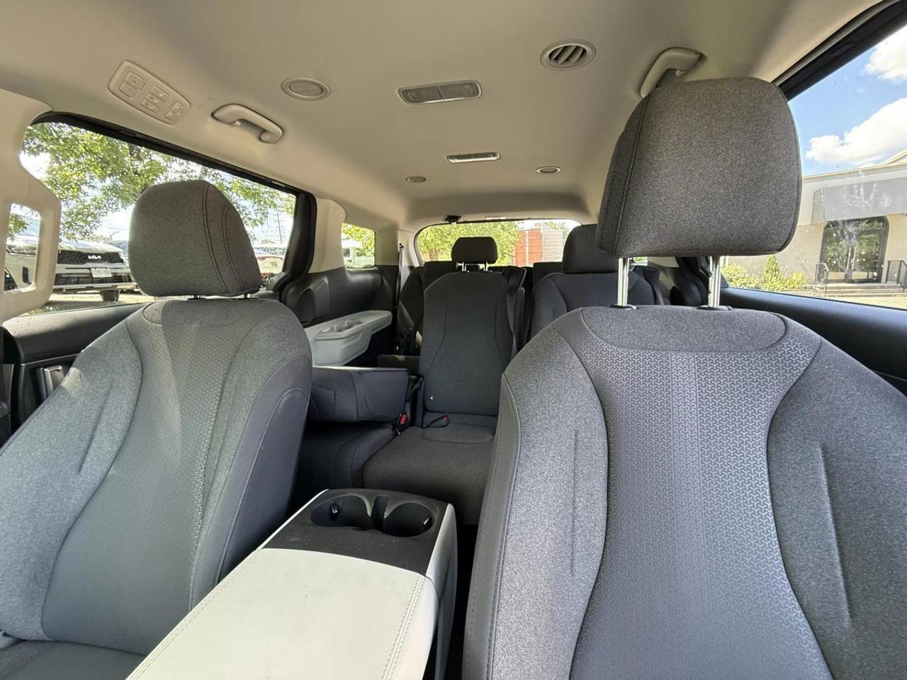 2023 Kia Carnival LX FWD Photo