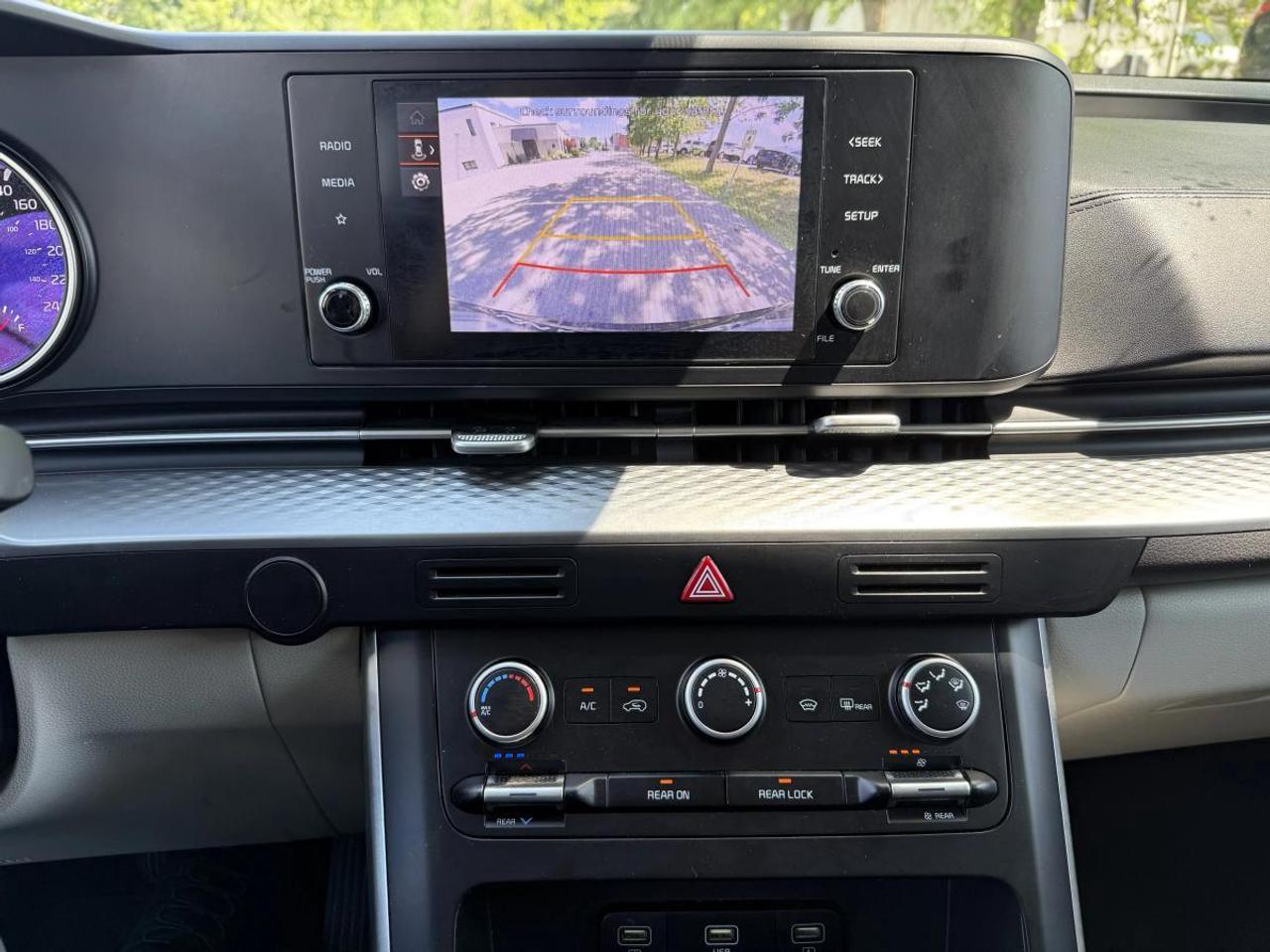 2023 Kia Carnival LX FWD Photo