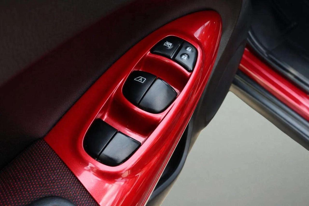 2016 Nissan Juke SV FWD Photo