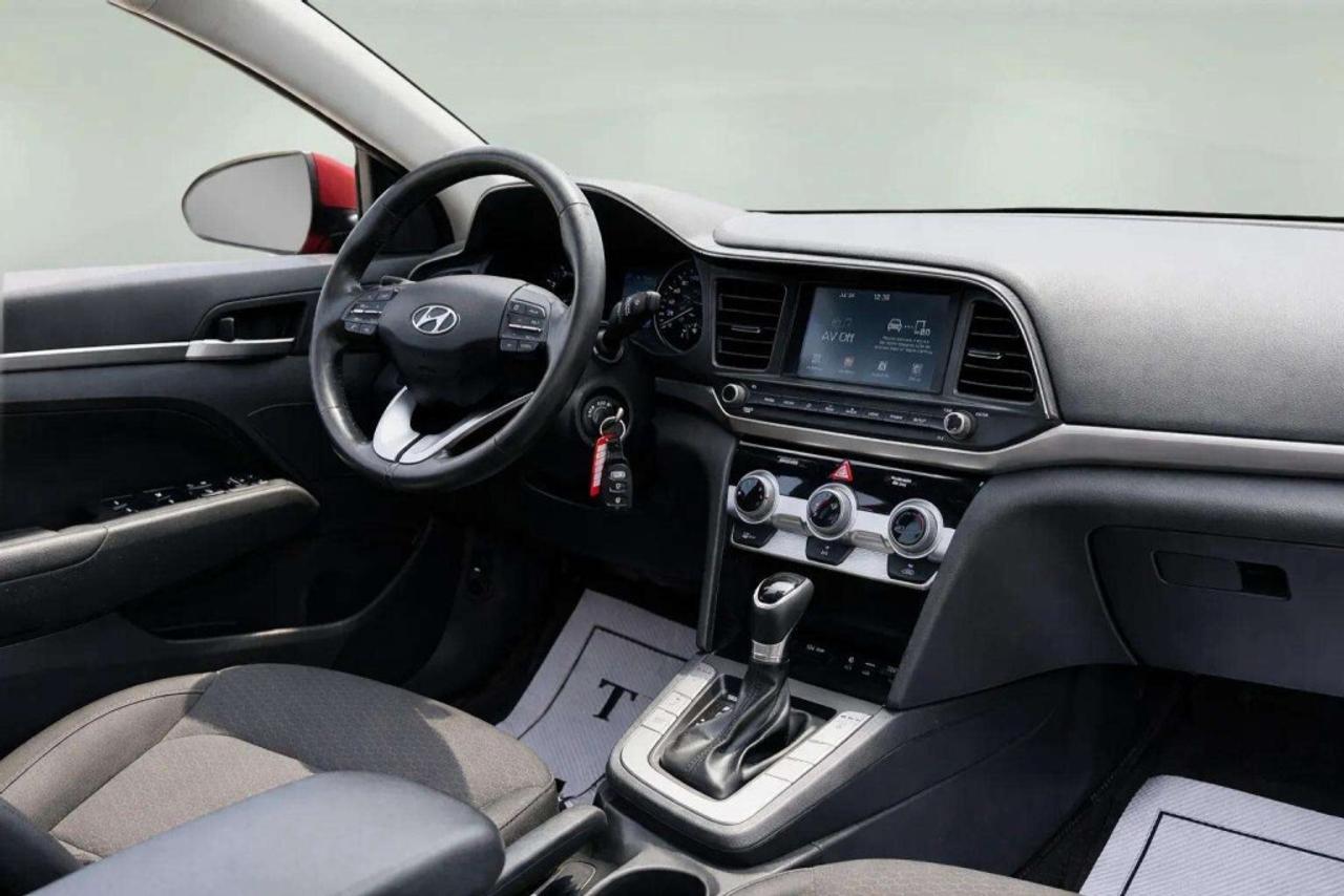 2020 Hyundai Elantra Preferred IVT Photo